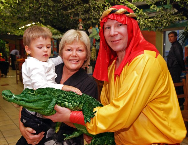 Огромный крокодил