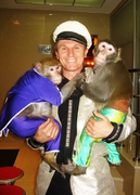 Цирковой номер с обезьянами